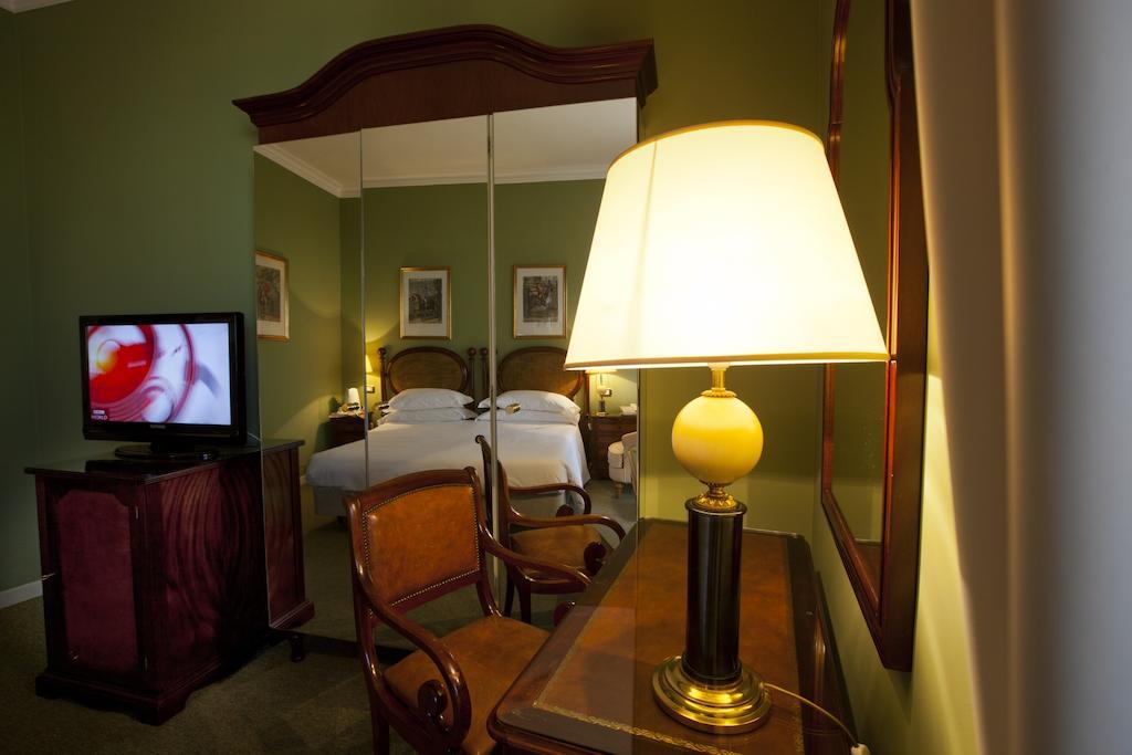 Moevenpick Hotel Bari Esterno foto