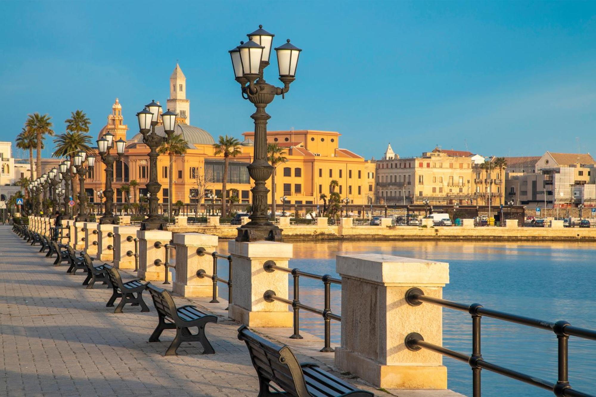 Moevenpick Hotel Bari Esterno foto