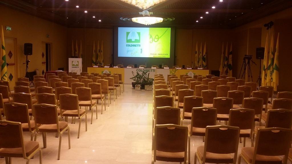 Moevenpick Hotel Bari Esterno foto