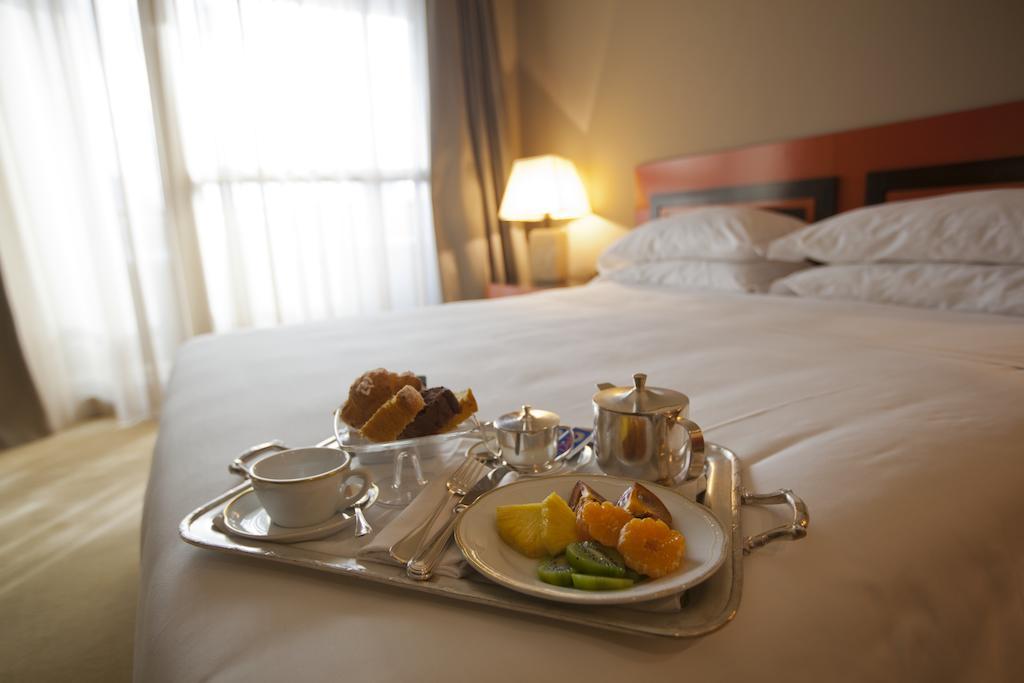 Moevenpick Hotel Bari Esterno foto
