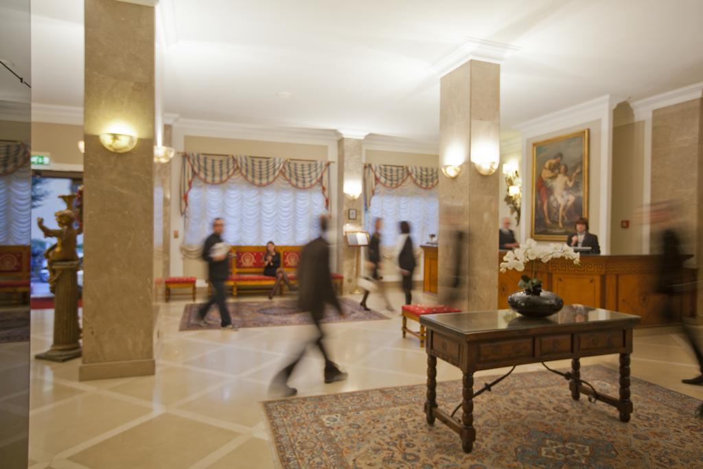 Moevenpick Hotel Bari Esterno foto