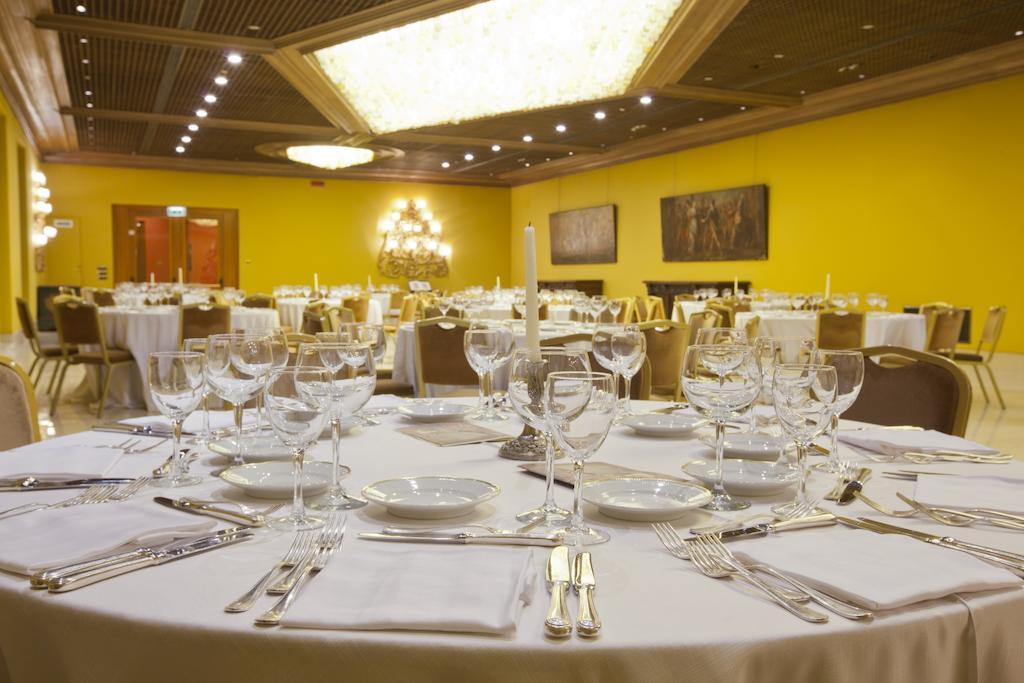 Moevenpick Hotel Bari Esterno foto