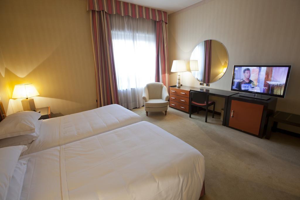 Moevenpick Hotel Bari Esterno foto