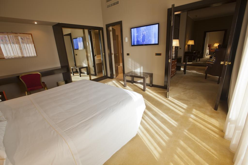 Moevenpick Hotel Bari Esterno foto
